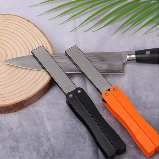 aiguiseur couteau orange et noir