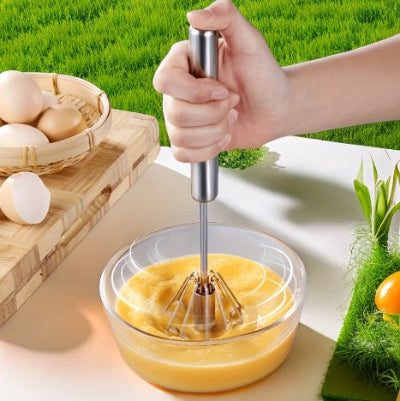 batteur a oeufs manuel avec un systeme de pression silencieux