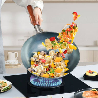 poele wok pour des sautes asiatiques traditionnels
